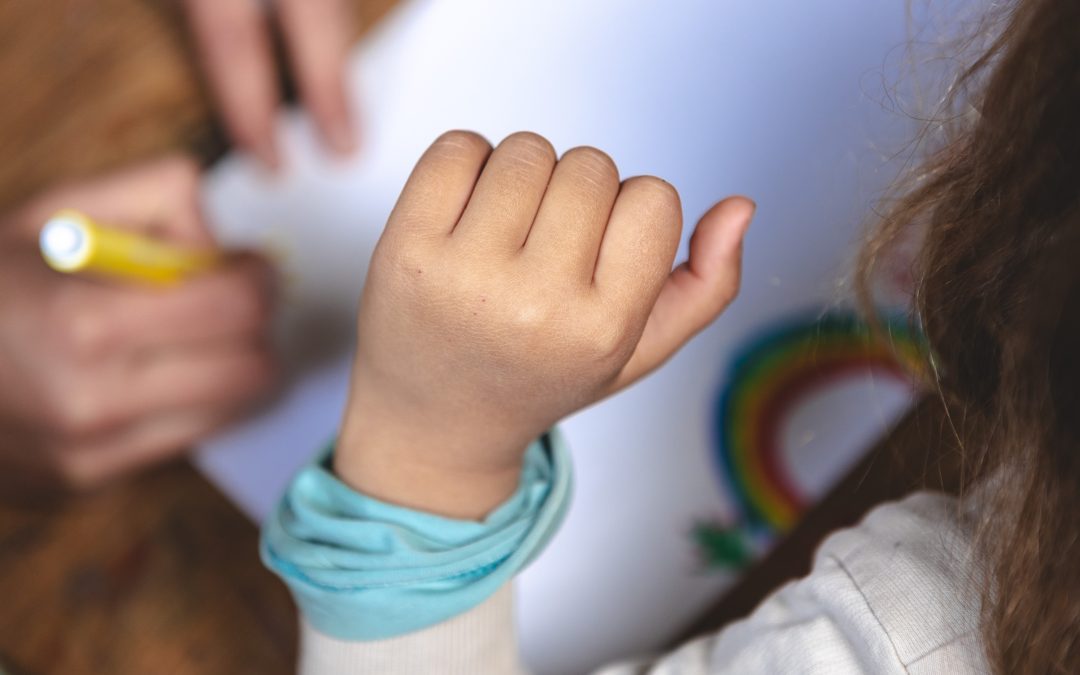 Cómo resolver los conflictos entre niños: guía para acompañar sin intervenir mal